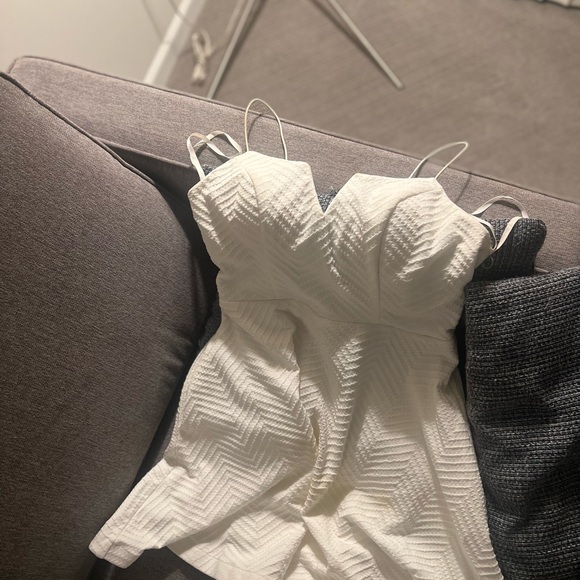 White A line dress with cross back detail.Perfect for a medium. - Picture 1 of 2